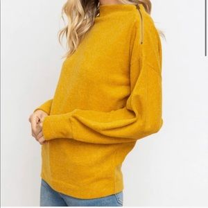 Womens Hem & Thread sweater shoulder zipper.